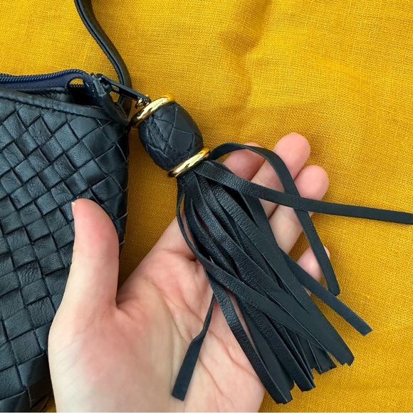 VINTAGE 80s SISO - Woven Leather Adjustable Strap Purse w/ Tassel - Picture 2 of 4